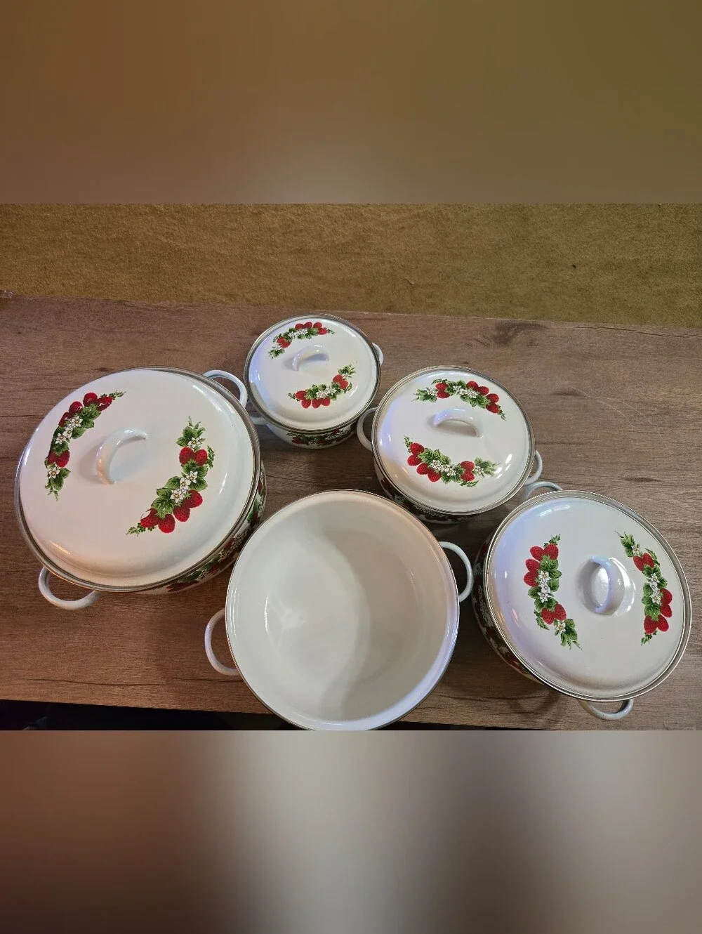 Vintage Enamel Strawberry Pattern Set